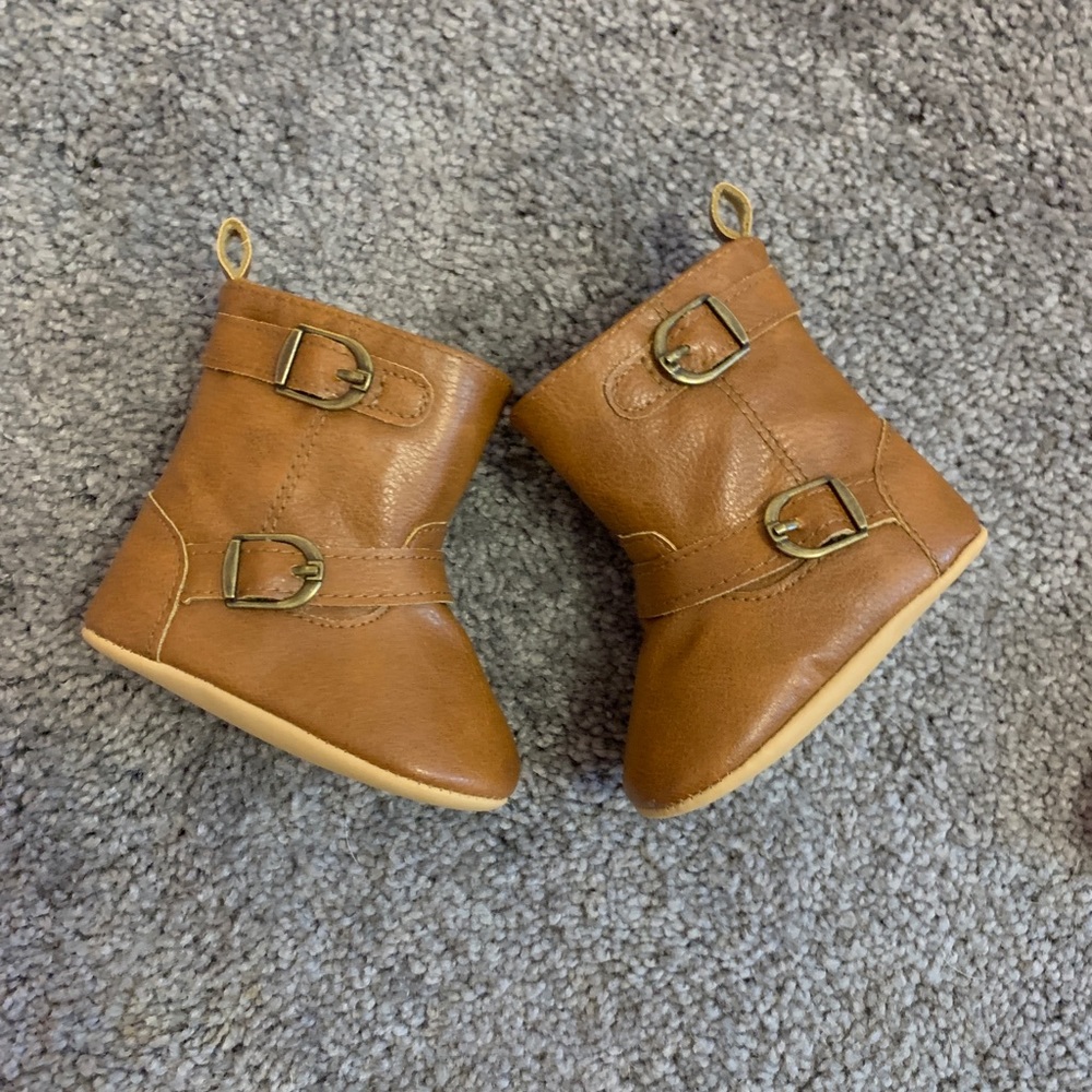NWOT old navy brown leather boots size 0-3 months